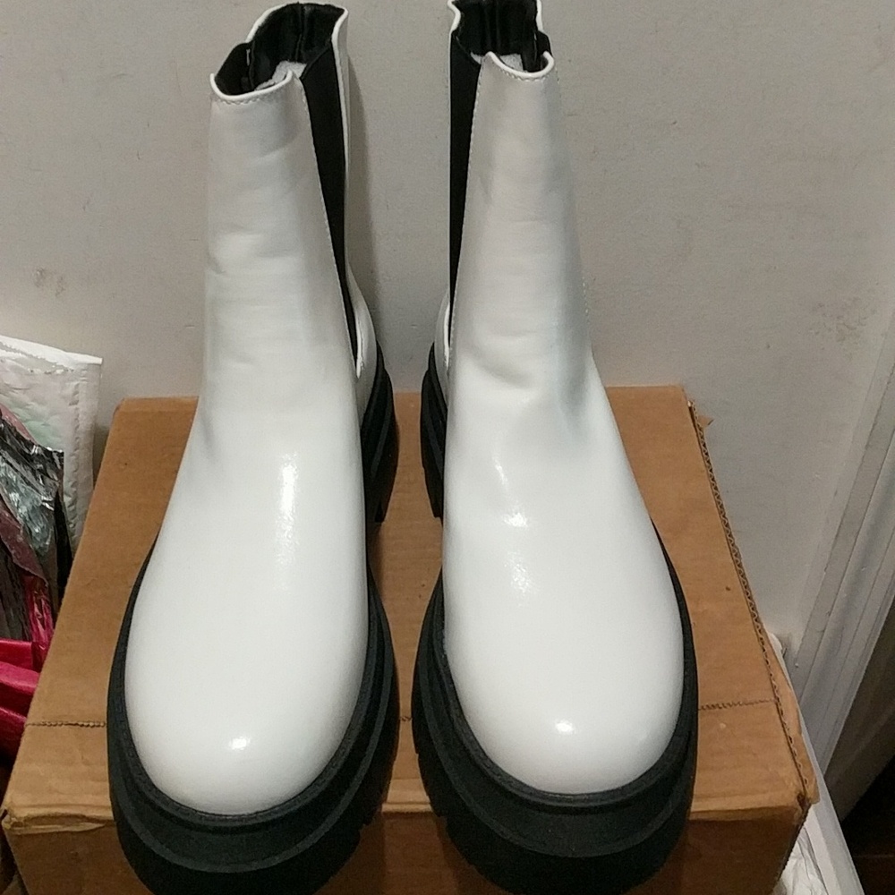 Memon Women size 42 white manmade platform boots